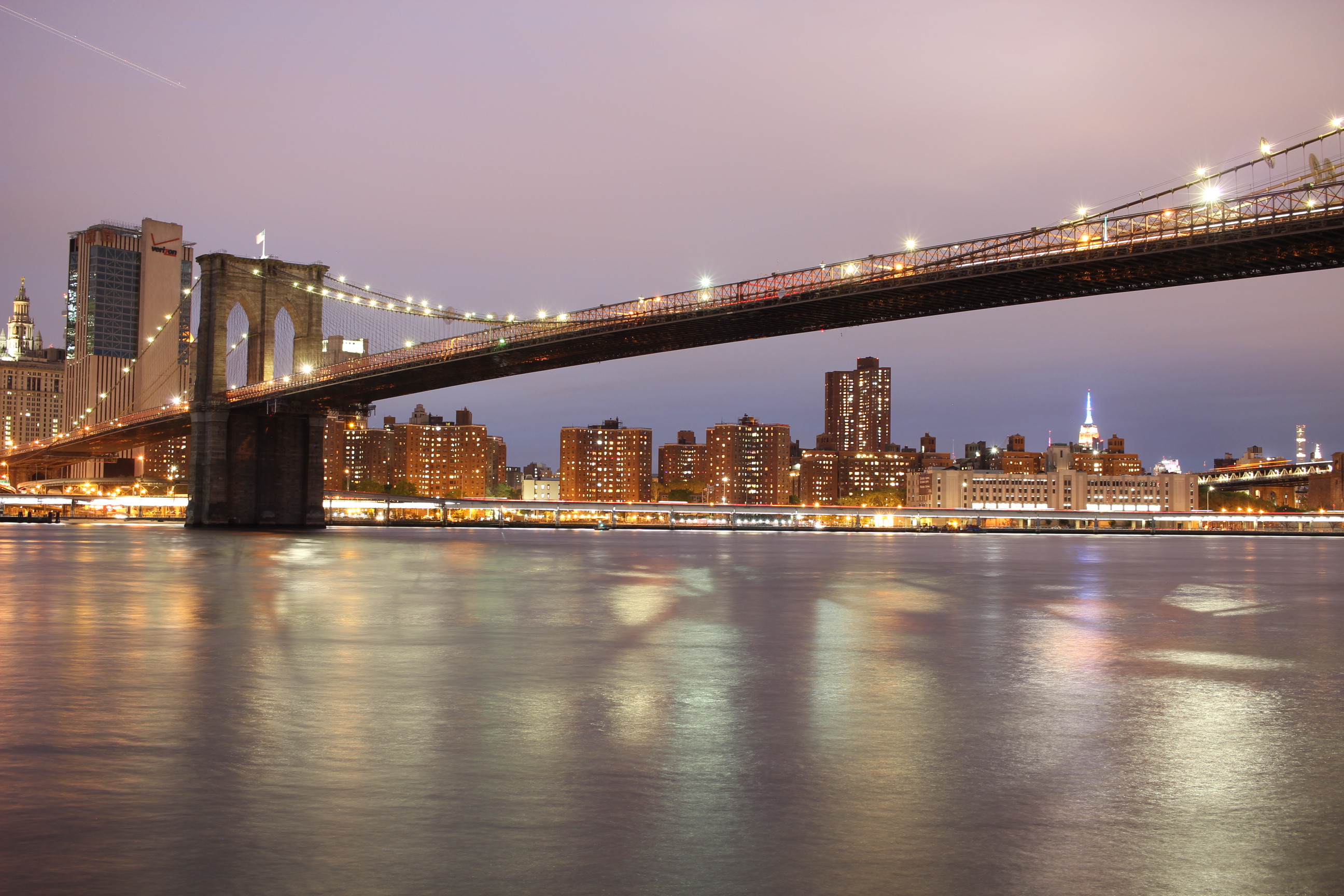 Brooklyn. Бруклинский мост Бруклин. Вид с Бруклинского моста в Нью-Йорке. Бруклинский мост Бруклин и Манхэттен. Бруклинский мост мост в Нью-Йорке панорама.