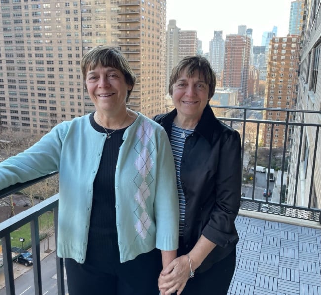 twins Julie and Anne Newcomers.jpg image