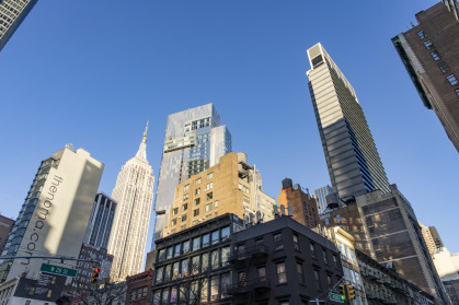 Empire State Building, apartment buildings on 5th Avenue