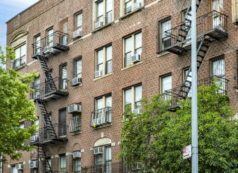 Single-family apartments in the Williamsburg neighborhood in New York (USA)