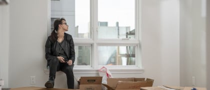 Woman moving into a Brooklyn sublet