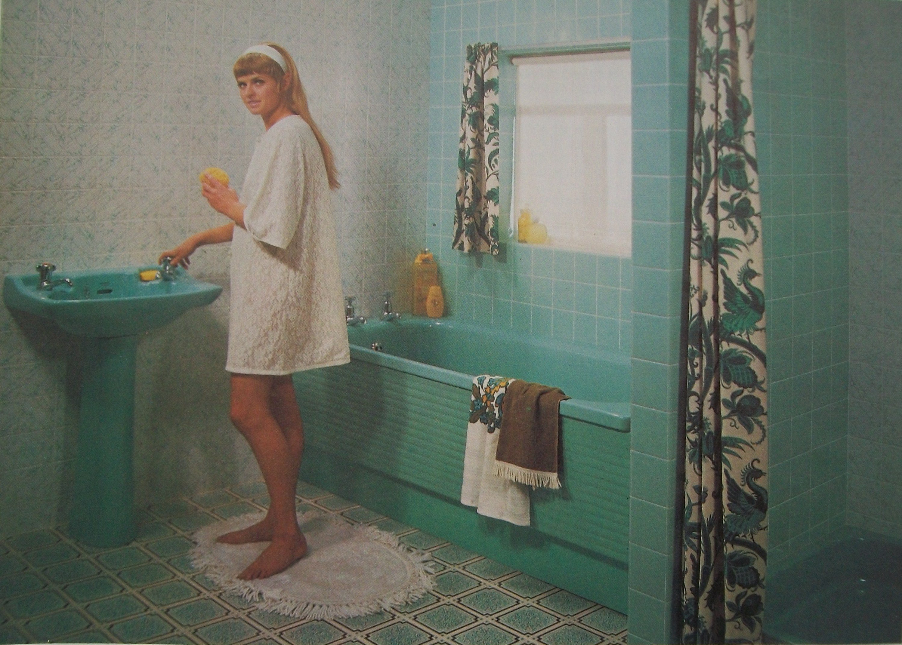 why-redoing-your-retro-colored-bathroom-isn-t-always-the-best-idea