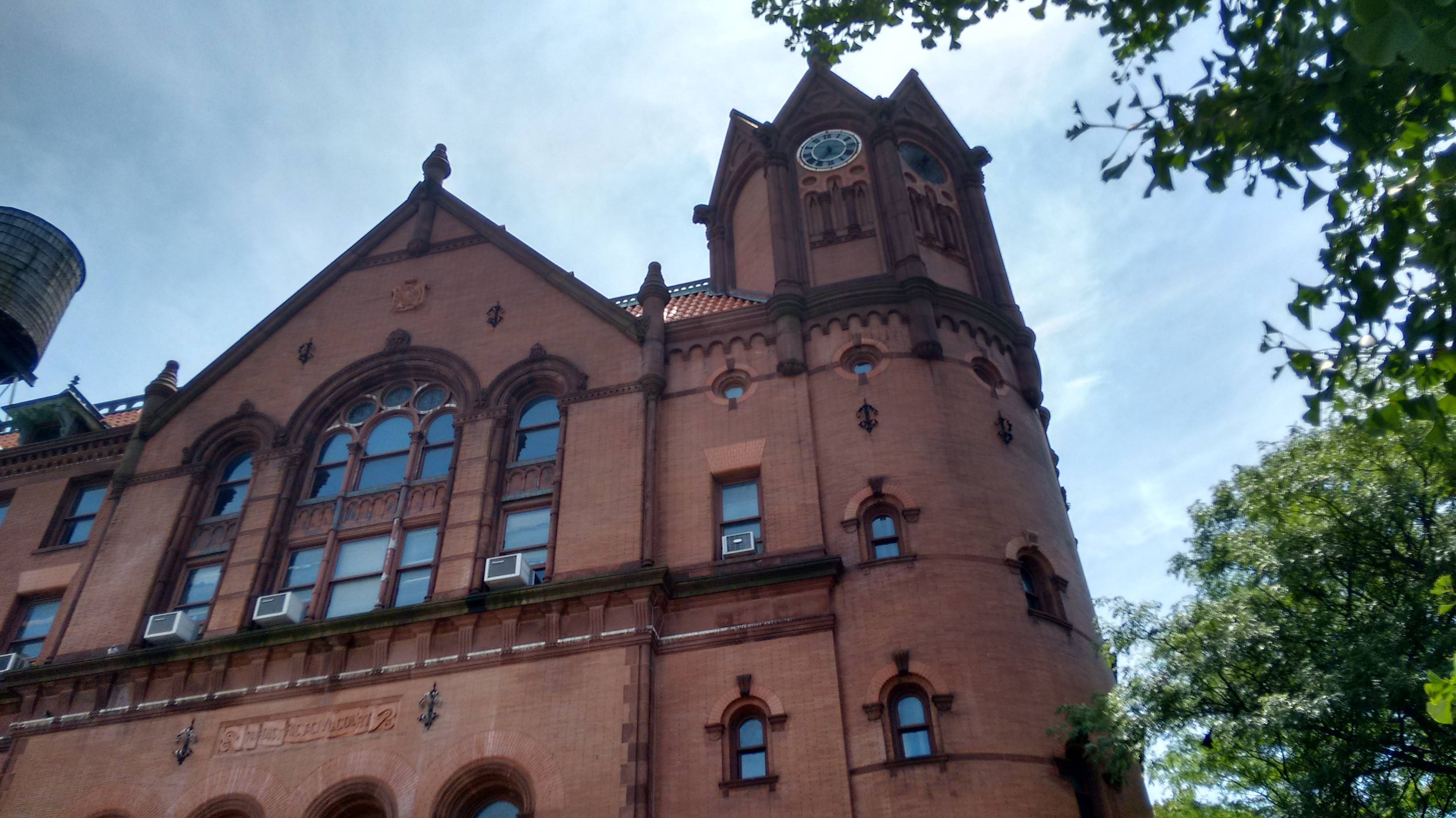 A Harlem courthouse that once served as a prison still stands, with its  history intact