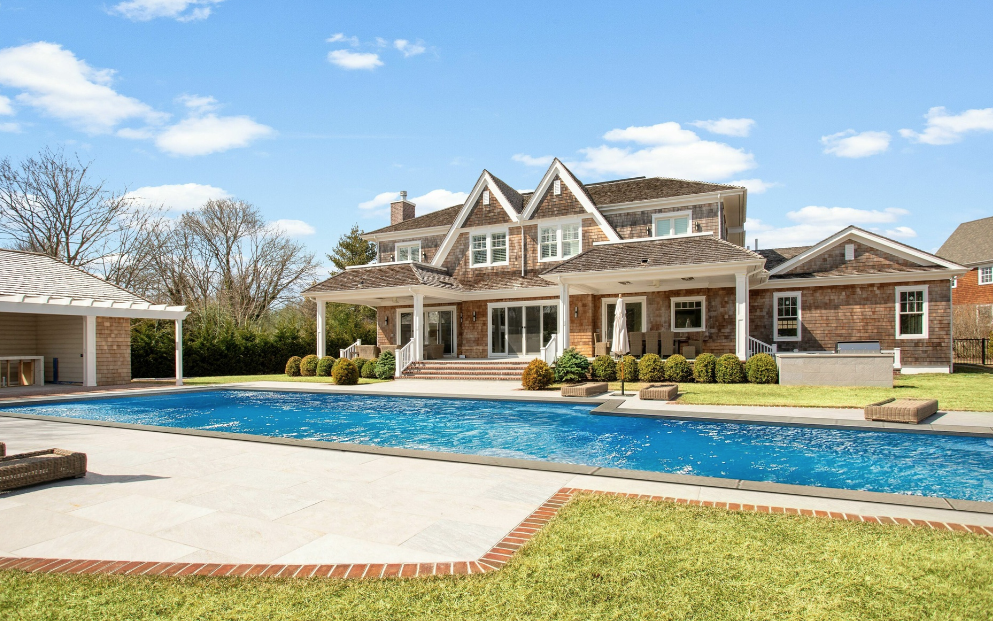 NYC exodus jolts Hamptons market to life months in advance